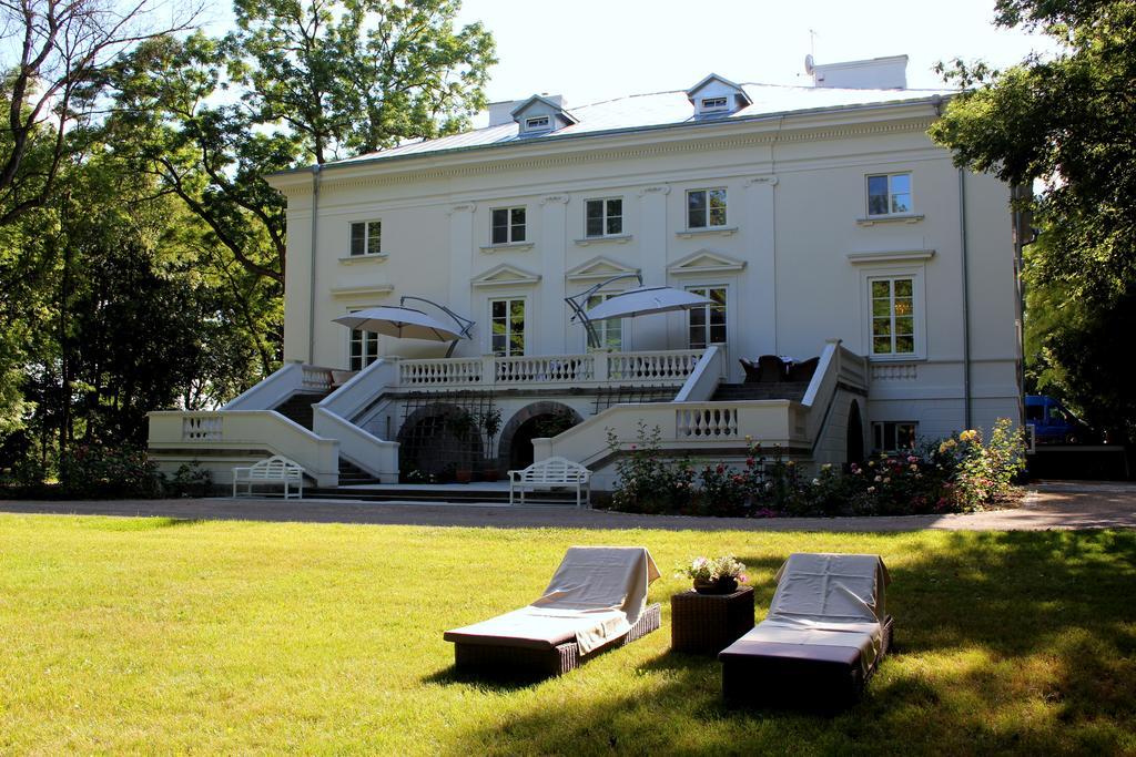 Palac Cielesnica Exterior photo